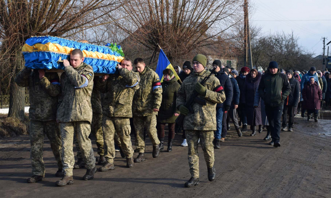 На Шепетівщині в останню дорогу провели 26-ти річного солдата Віталія Каравана