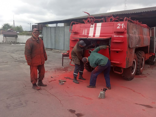 Шепетівські рятувальники проводять обслуговування техніки після приїзду з зони відчуження