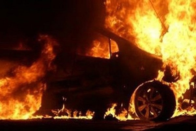 У Шепетівці підпалили автомобіль по вулиці Некрасова