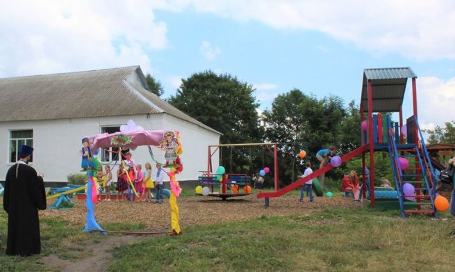 У селі Білопіль з‘явився новий дитячий майданчик