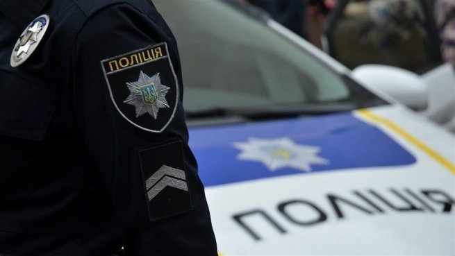 На Шепетівщині поліцейські оперативно затримали молодика, який пограбував 63-річного односельця