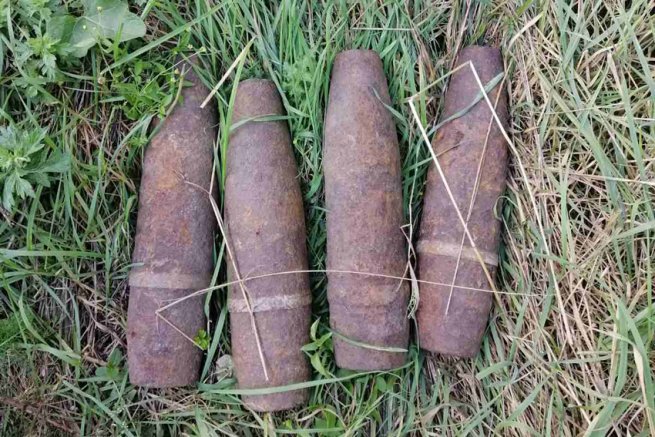 На Шепетівщині сапери ДСНС знищили 5 атрснарядів часів Другої світової війни