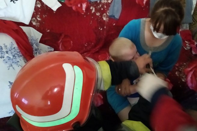 Рятувальники надали допомогу півторарічному малюкові, вивільнивши його руку з шатківниці