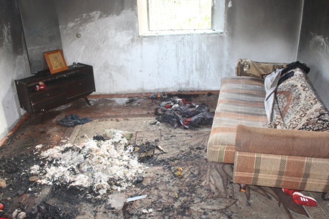 Під час пожежі у житловому будинку на Полонщині загинуло немовля, ще двох дітей вдалося врятувати